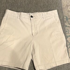 Everlane Men's Light Tan Flat Front Shorts